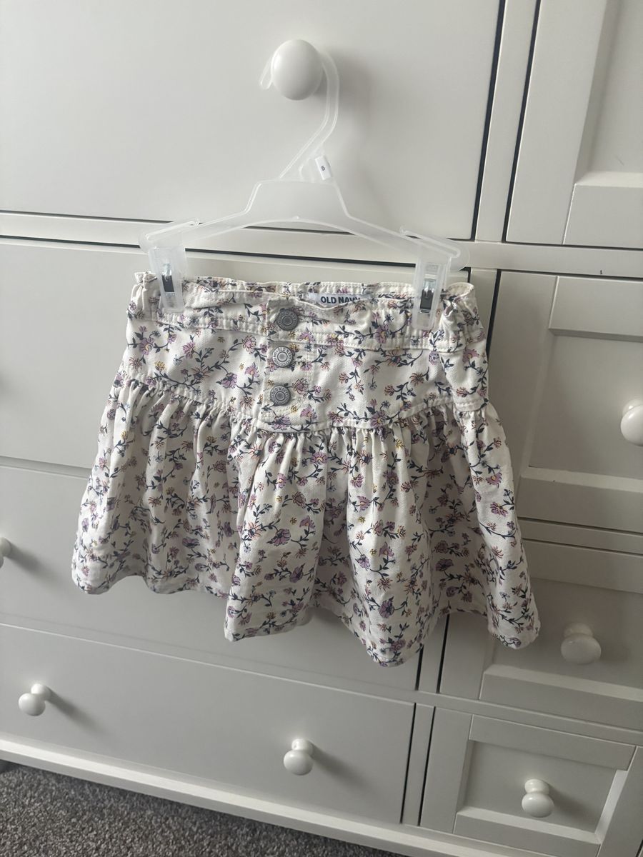Adorable Old Navy skirt. Size 6/7