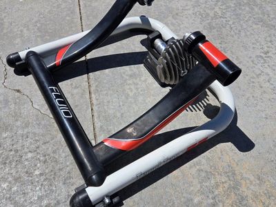 Fluid bike trainer