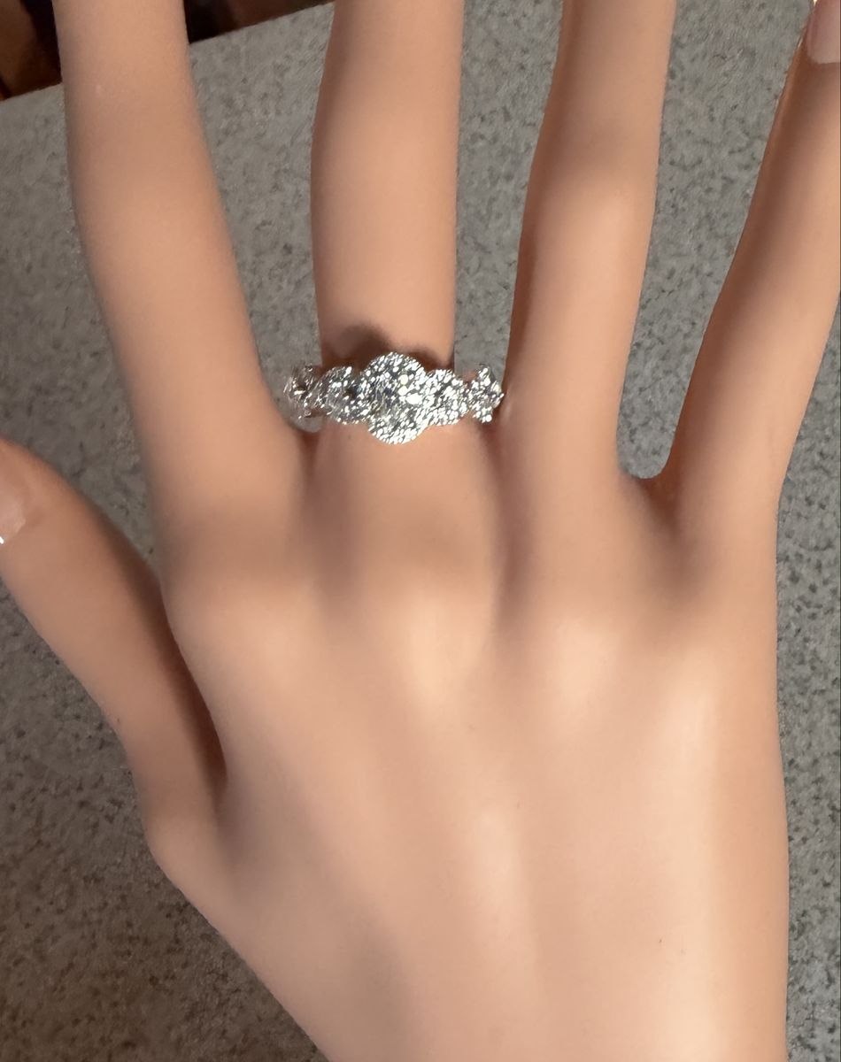 BLAZING HI-END 14k WHITE GOLD 1.40+ CT DIAMOND ENGAGEMENT RING! 105 BRILLIANT CUT DIAMONDS! BRILLIANT OVAL CENTER! 4.9 GRAMS!