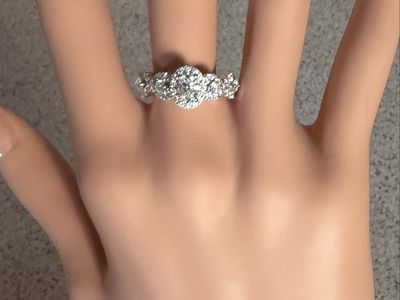 BLAZING HI-END 14k WHITE GOLD 1.40+ CT DIAMOND ENGAGEMENT RING! 105 BRILLIANT CUT DIAMONDS! BRILLIANT OVAL CENTER! 4.9 GRAMS!