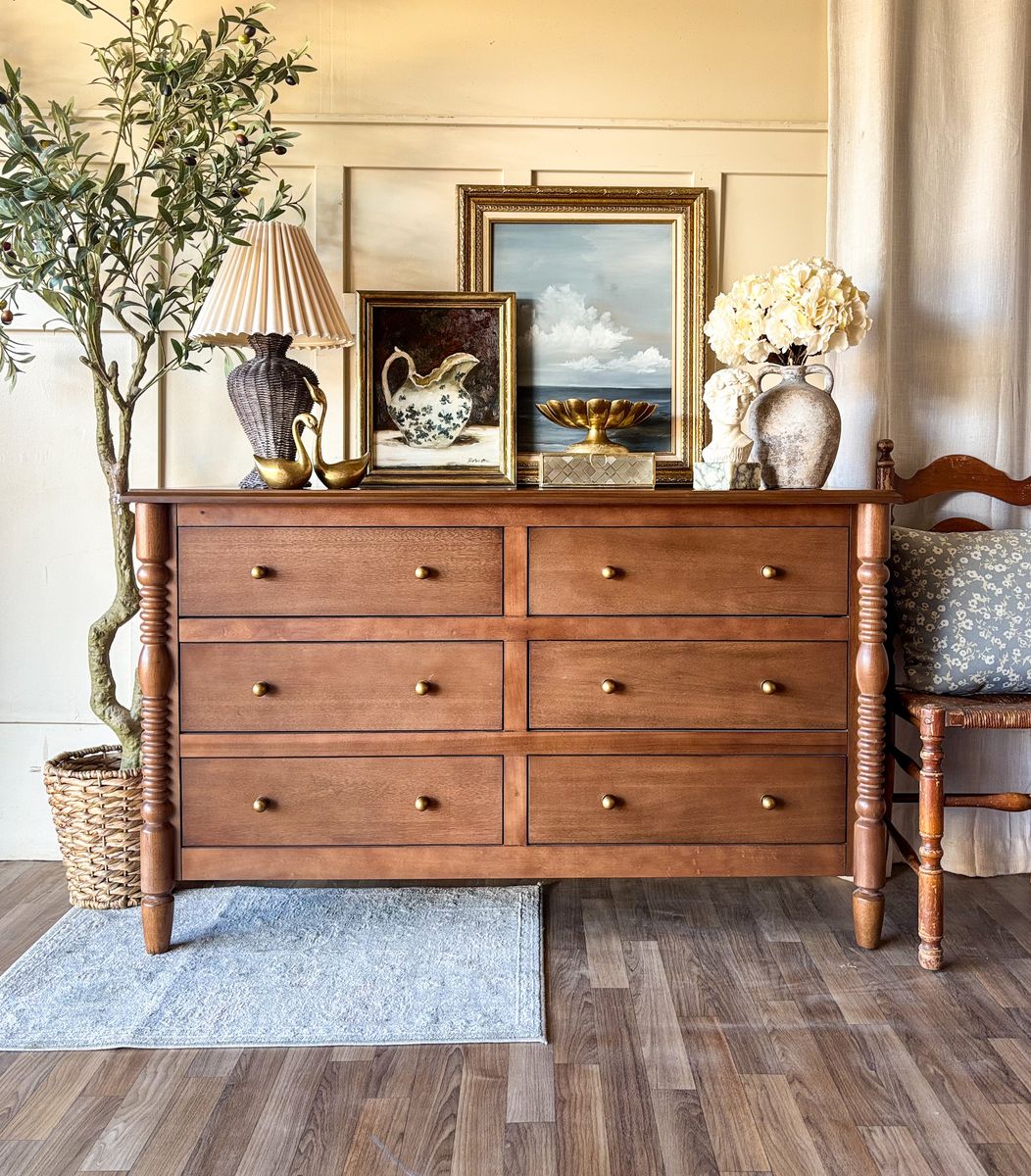 *FREE DELIVERY* New Walker Edison Vivienne Dresser