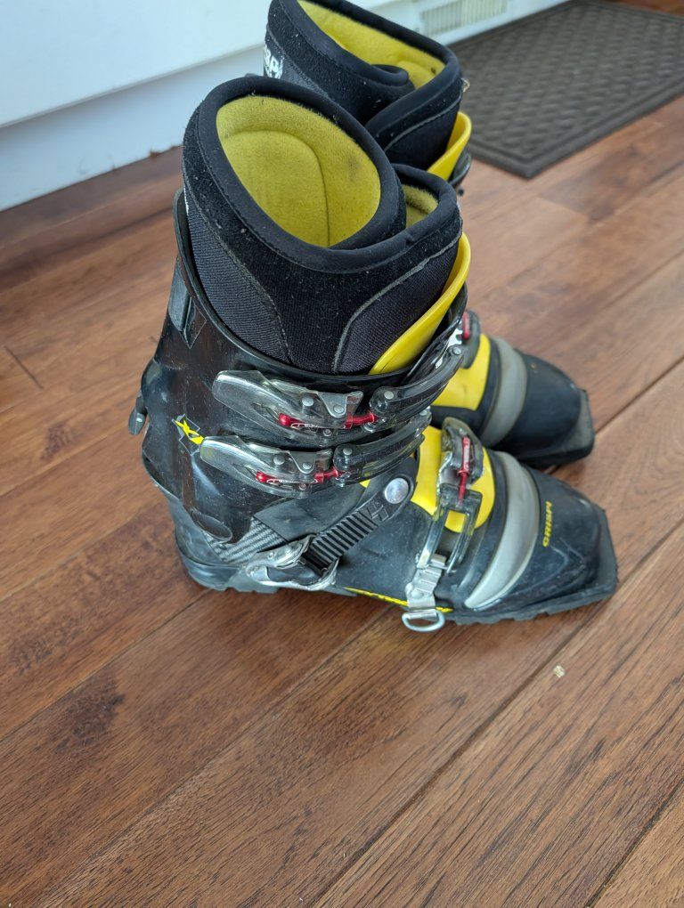 Crispy XP Telemark boot