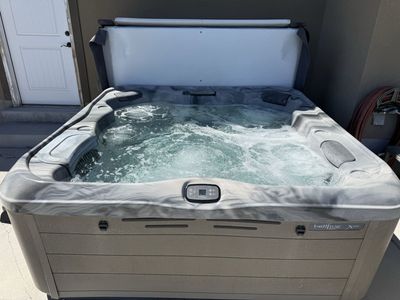 Bullfrog X7L Hot Tub (2021) Good Condition