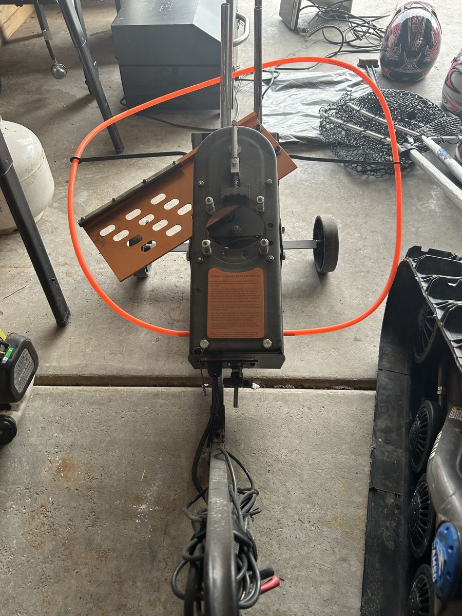 Raven Automatic trap thrower with battery