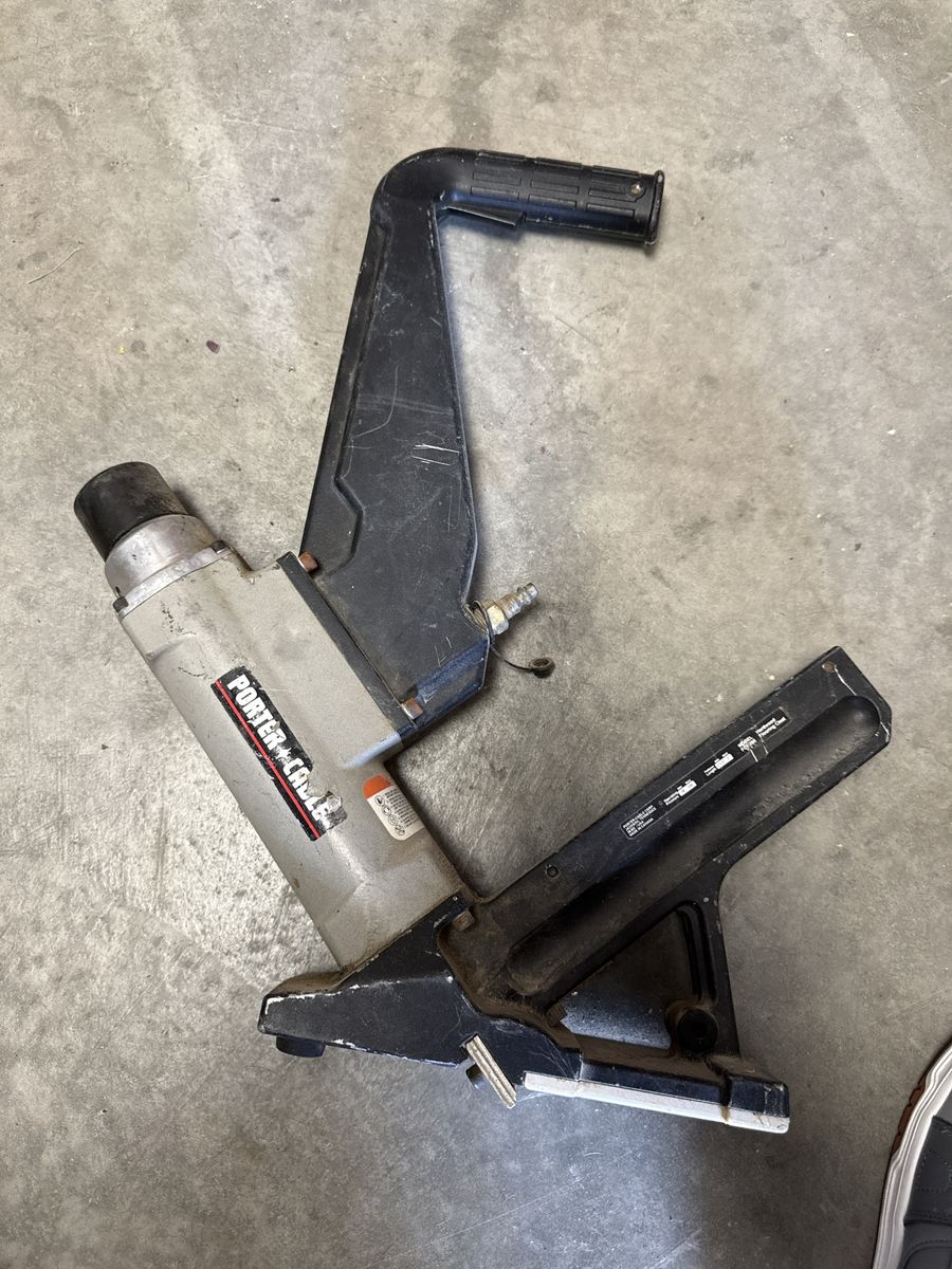 Porter-Cable Pneumatic Hardwood Flooring Nailer / Cleat Nailer