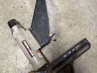 Porter-Cable Pneumatic Hardwood Flooring Nailer / Cleat Nailer