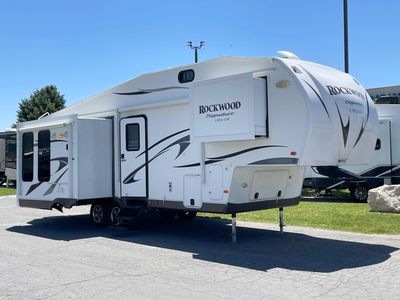 2014 FOREST RIVER ROCKWOOD SIGNATURE ULTRA LITE 8289WS