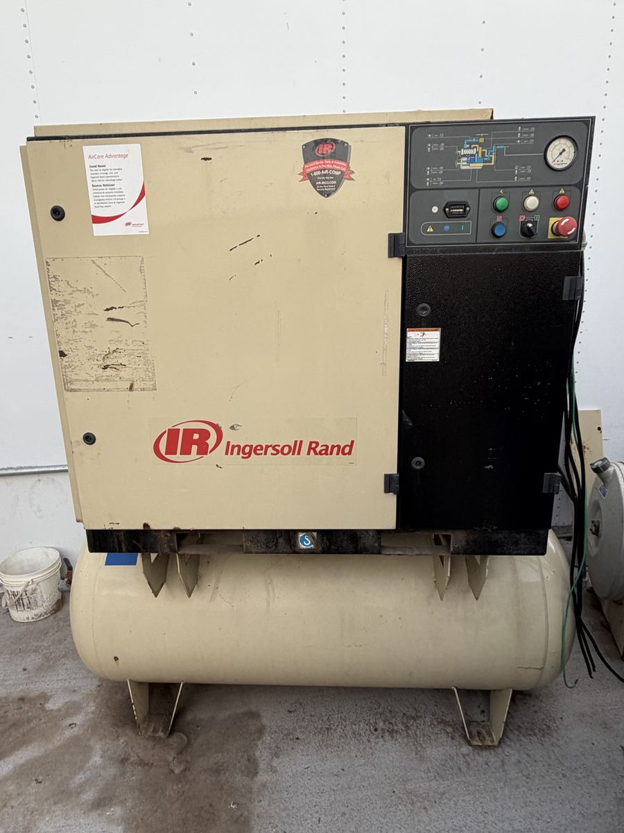 INGERSOLL RAND Rotary Screw Compressor: Horizontal, 30 hp, 120 cfm, 120 gal Tank, 480 V