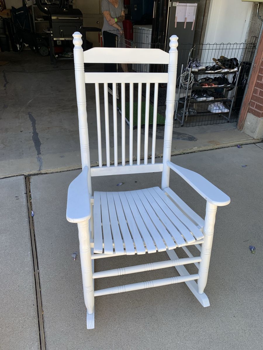 Cracker Barrel Rocker White Wooden Porch Rocking Chairs
