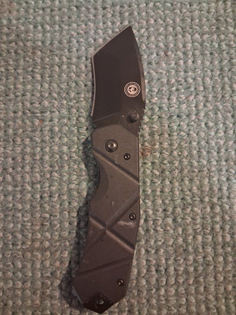 V NIVES Rocky Black folding pocket knife