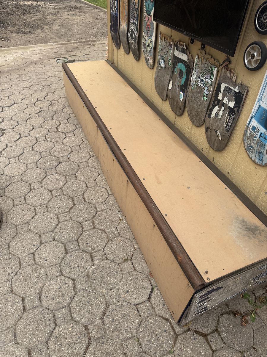 Handmade Wooden Skateboarding Ledge/Grind Box with Metal Rail - Durable for Street Tricks