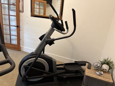 PELOTON EXERCISE BIKE