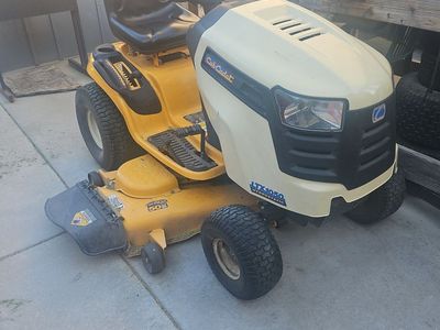 Cub Cadet LTX 1050 Tractor - Riding lawnmower