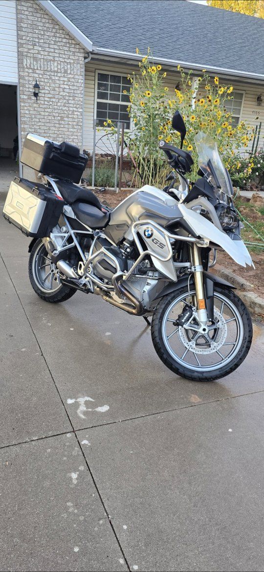 BMW R 1200 GS! Excellent Bike! Low miles, Time to ride!!