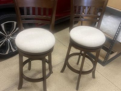 4 Bar Stools (NEW)