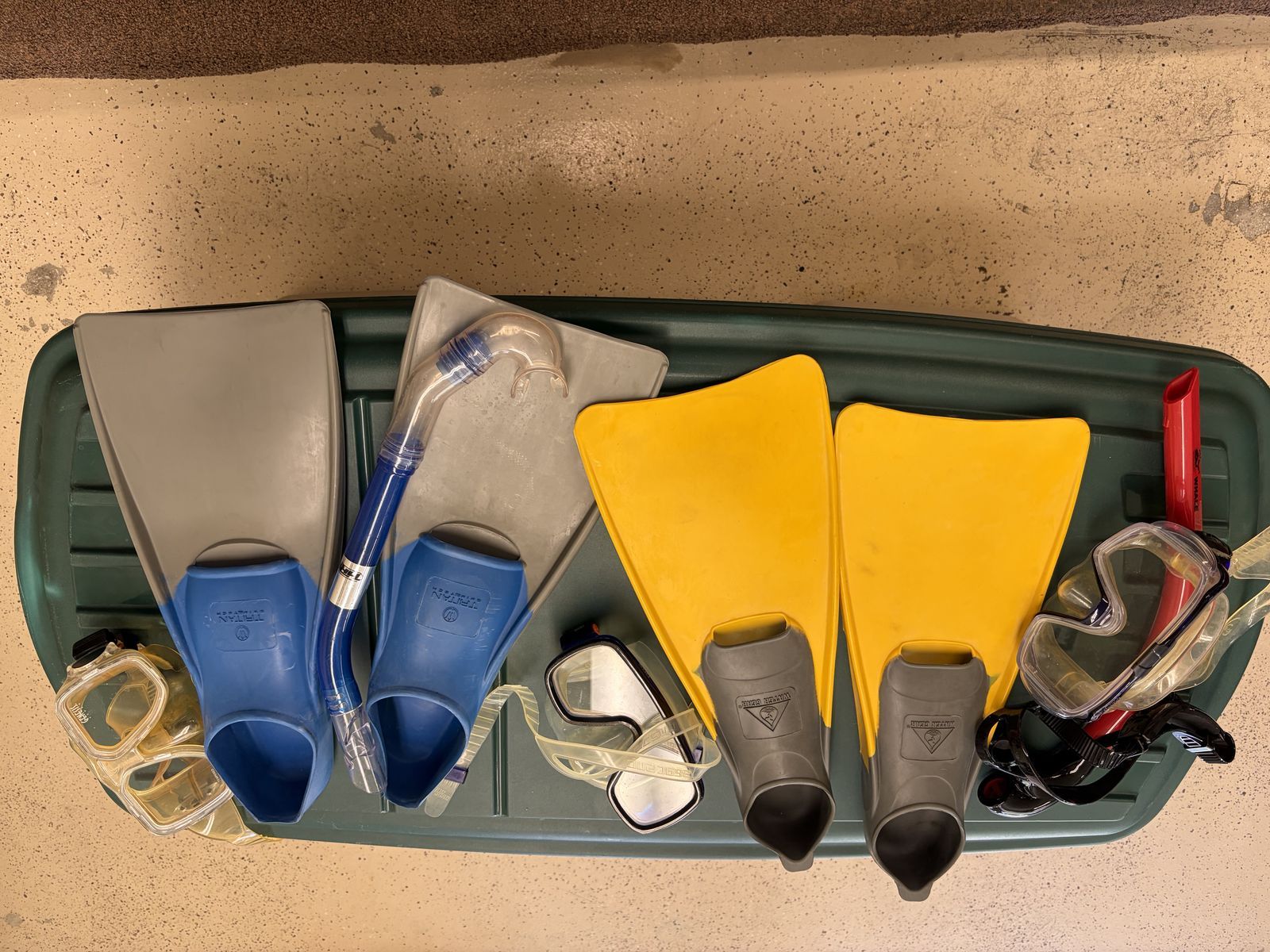 Dive Masks / Snorkel / Fins