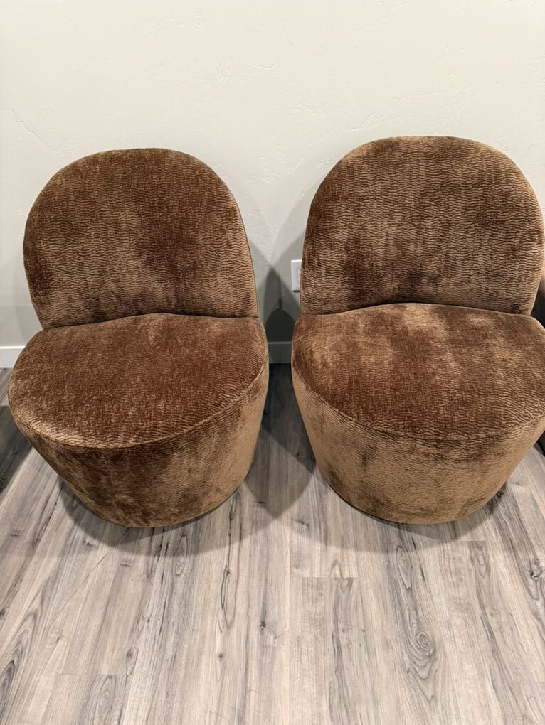 Tanbar Accent Chair – Amber Sand (Plush & Soft)