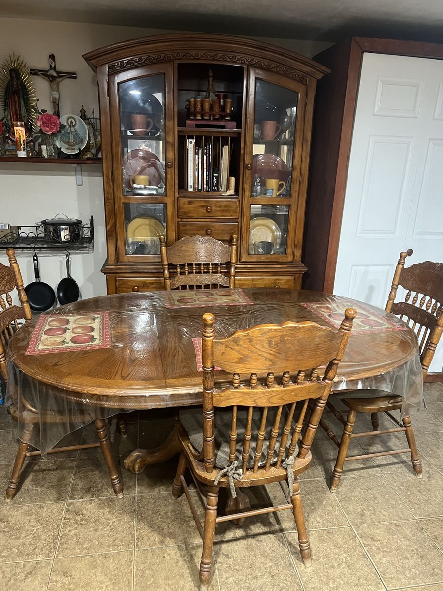 Ornate Wooden Dining Set with Hutch - Oval Table & 4 Spindle Back Chairs - Brown