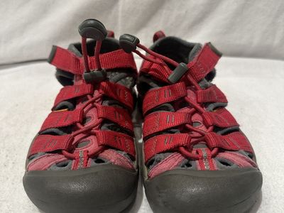 Keen toddler size 13 salmon Wtrprf hiking sandals