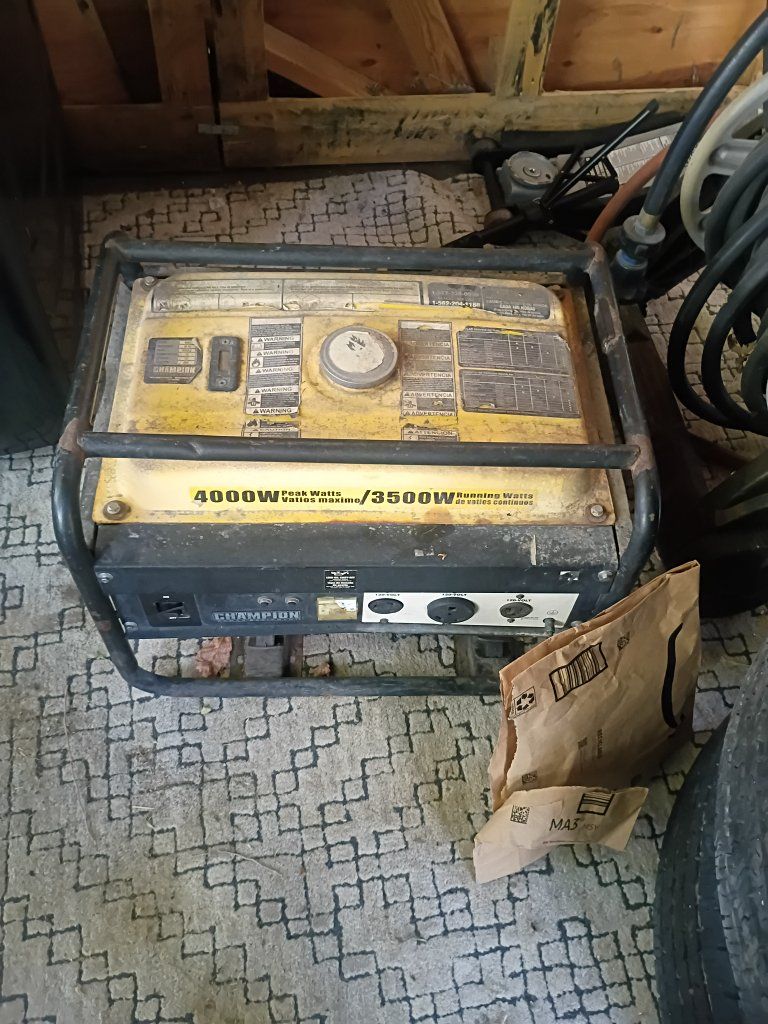 Champion 4000W / 3500W Portable Gas Generator