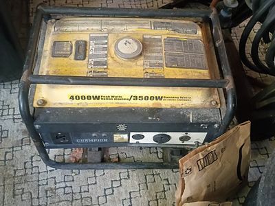 Champion 4000W / 3500W Portable Gas Generator