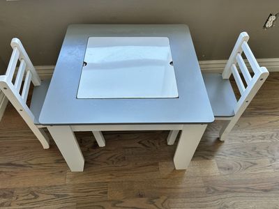 Little kids table with 2 chairs