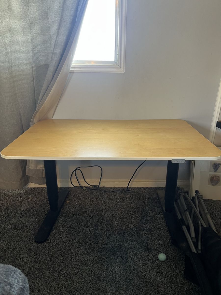 Sit/standing desk