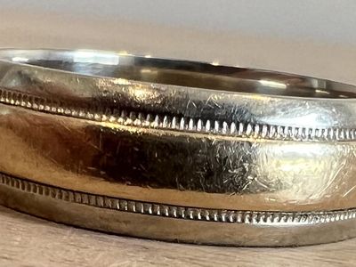 Men’s Wedding Band Size 8
