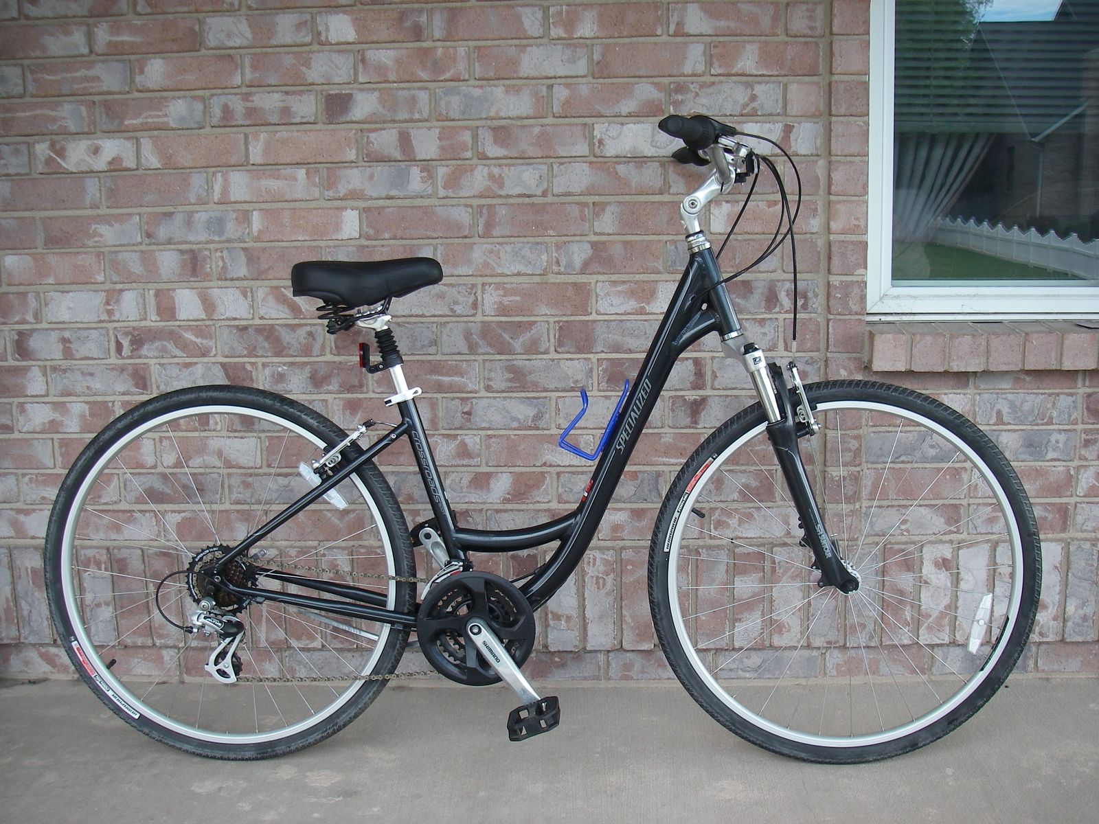 Womens 700C Aluminum SPECIALIZED, Low Entry Crossroads Sport Comfort / Hybrid Bike, 21-SPD, Shocks, Black