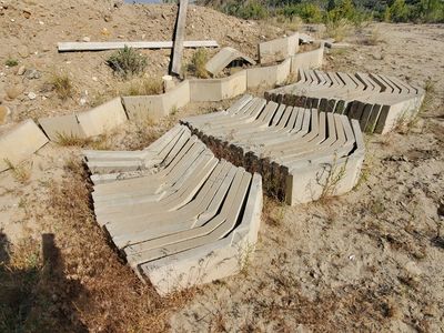 Hold-A-Hill Concrete Landscaping Blocks - Utah #21 Retaining Wall Edging (Approx. 40 pcs)