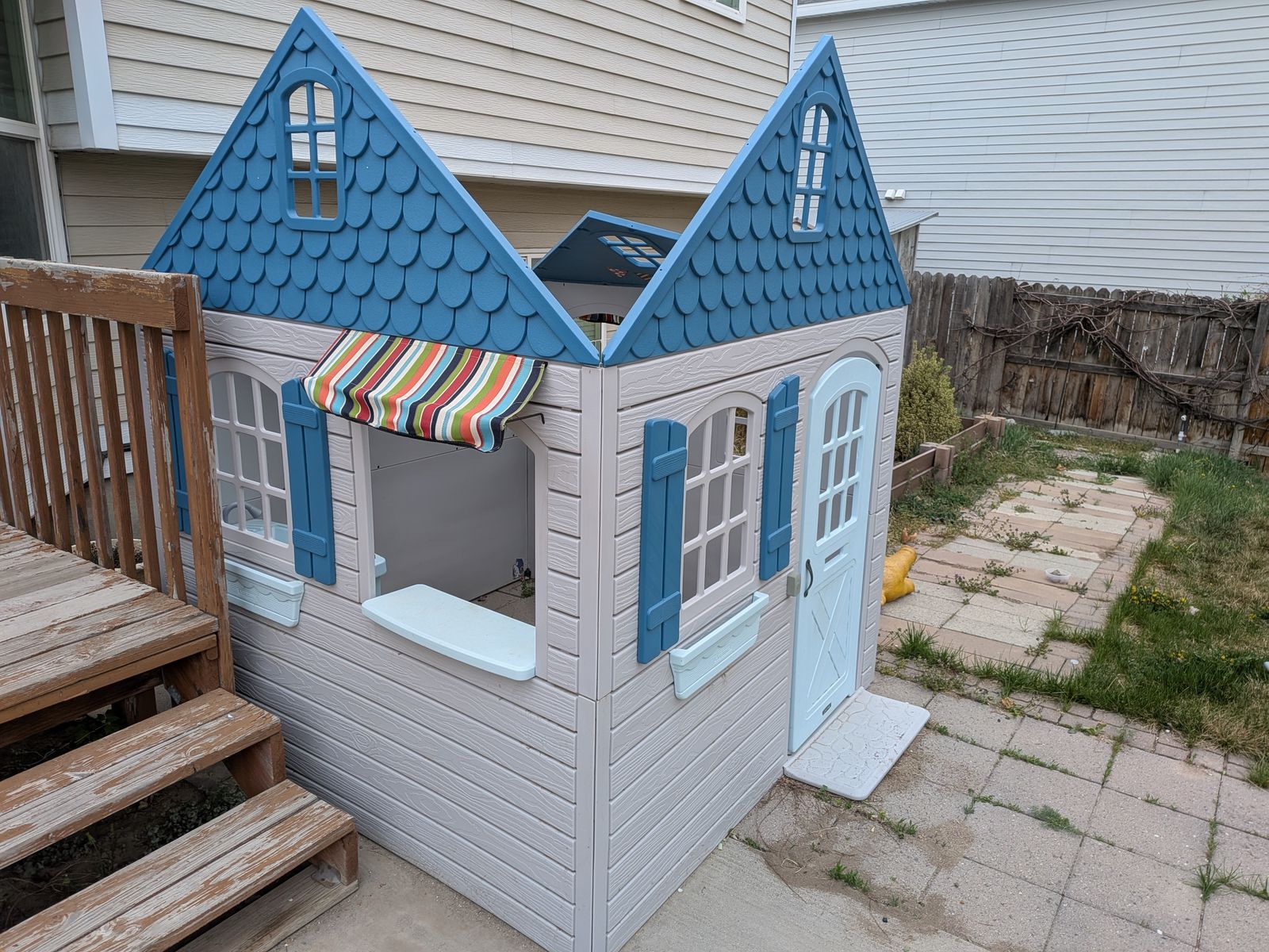 "LIFETIME" BRAND PLAYHOUSE MODEL 90980