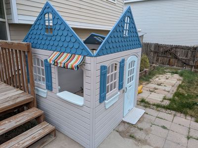 "LIFETIME" BRAND PLAYHOUSE MODEL 90980