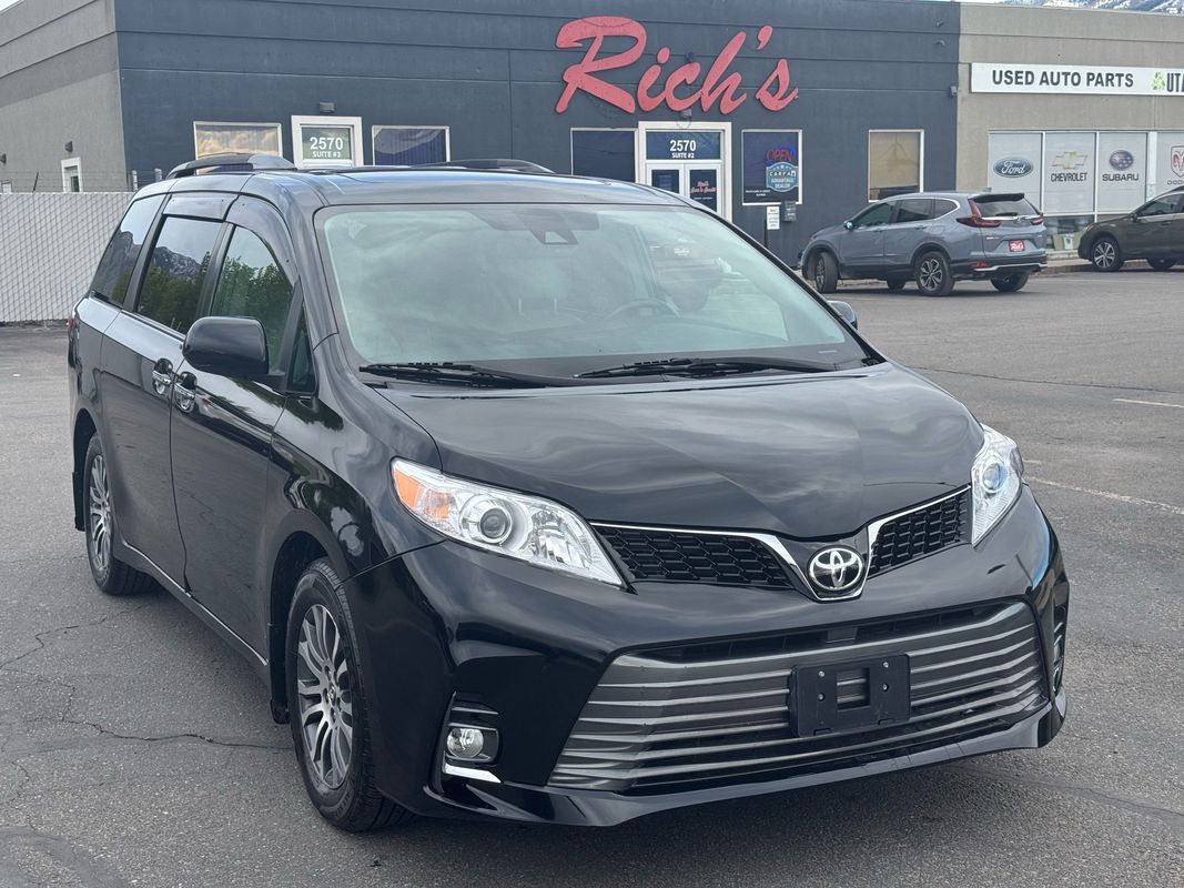 2019 Toyota Sienna XLE 8-Passenger