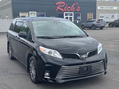 2019 TOYOTA SIENNA XLE 8-Passenger