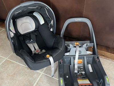 Chicco keyfit 35 car seat and base expires January