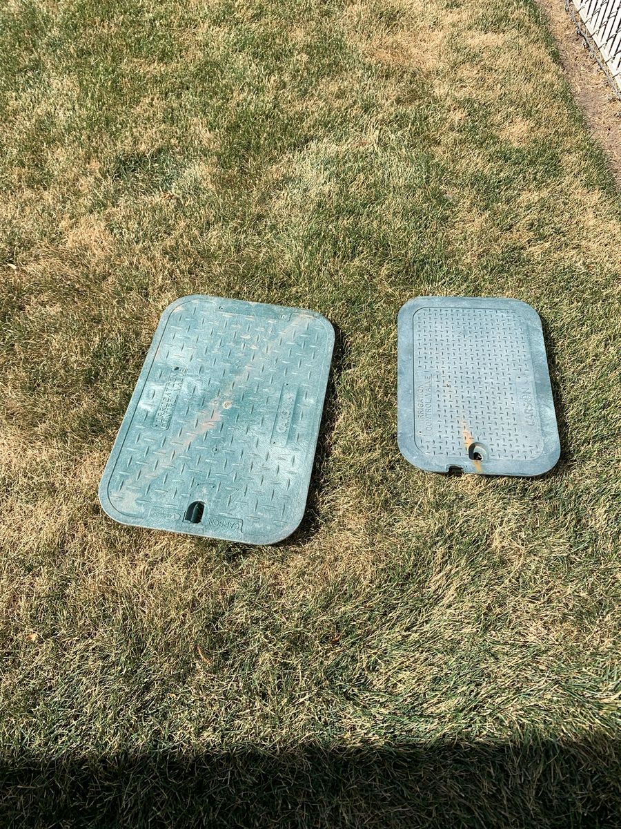 Sprinkler valve box lids