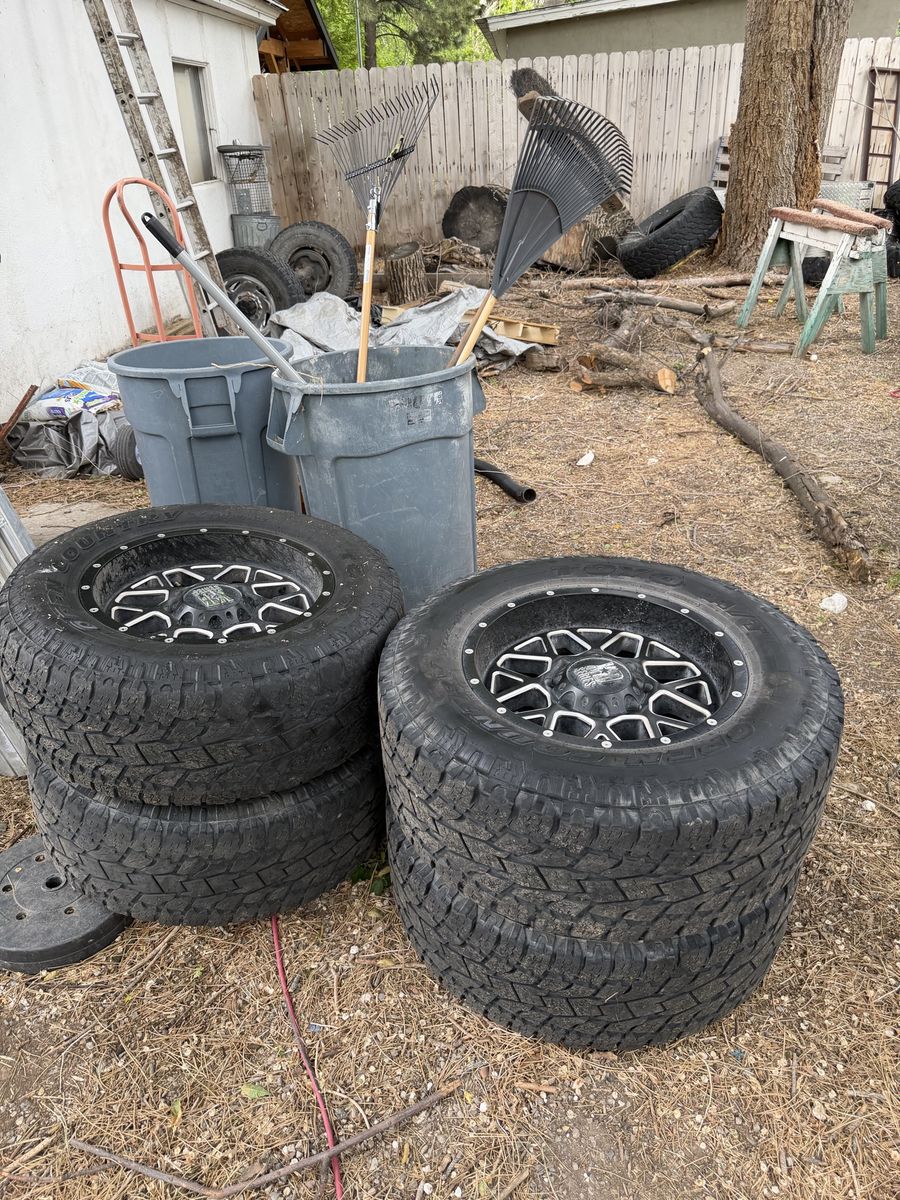XD series Wheels/Tires 8x6.5