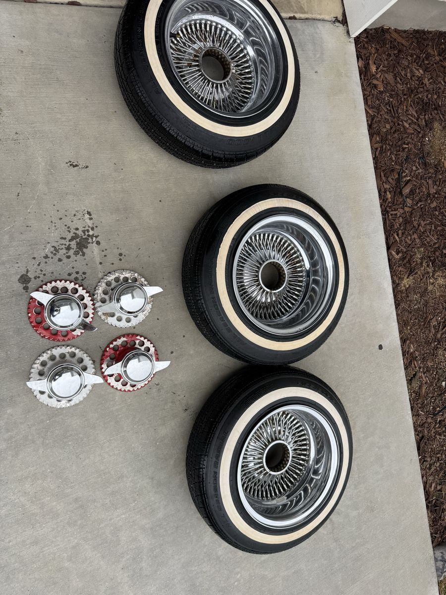 Wire Wheels / 14" / 14×7 Reverse 100 Spoke Cross Lace Wire Wheels with 2 Bar Swept Knock Off Spinner Caps + Adapters