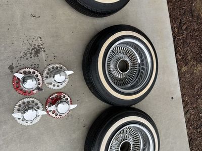 Wire Wheels / 14" / 14×7 Reverse 100 Spoke Cross Lace Wire Wheels with 2 Bar Swept Knock Off Spinner Caps + Adapters