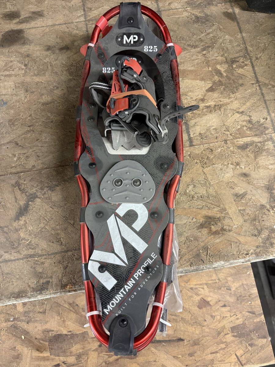 Yukon Charlie's Mountain Profile 825 Red Snowshoes Adventure Package