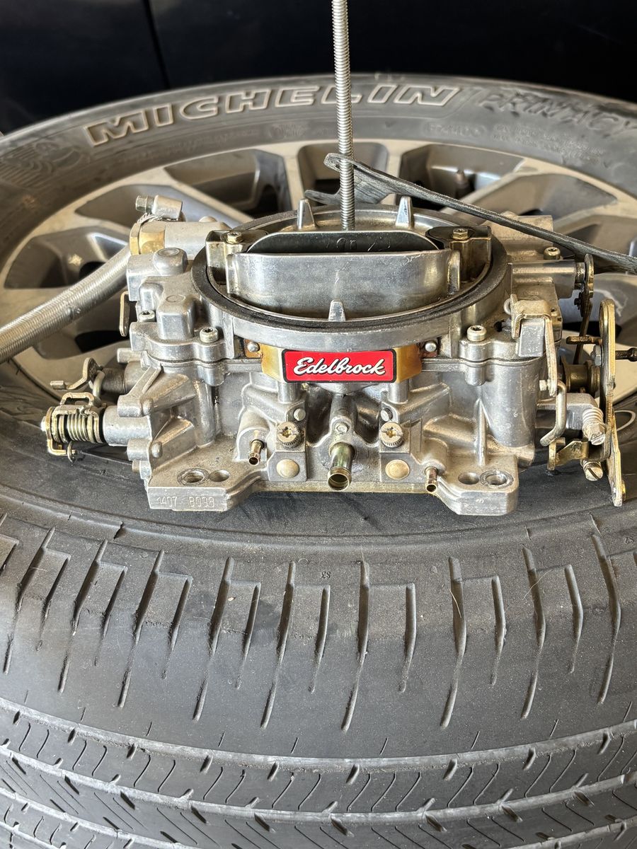 Edelbrock 1407 carburetor