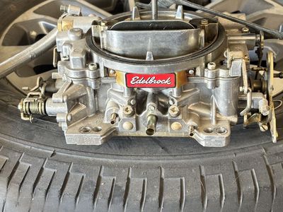 Edelbrock 1407 carburetor