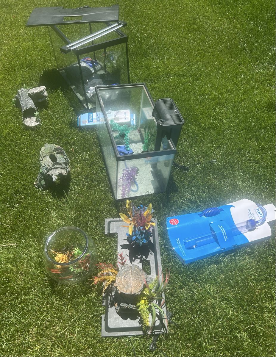 20 and a 10 gallon tanks with accessories.