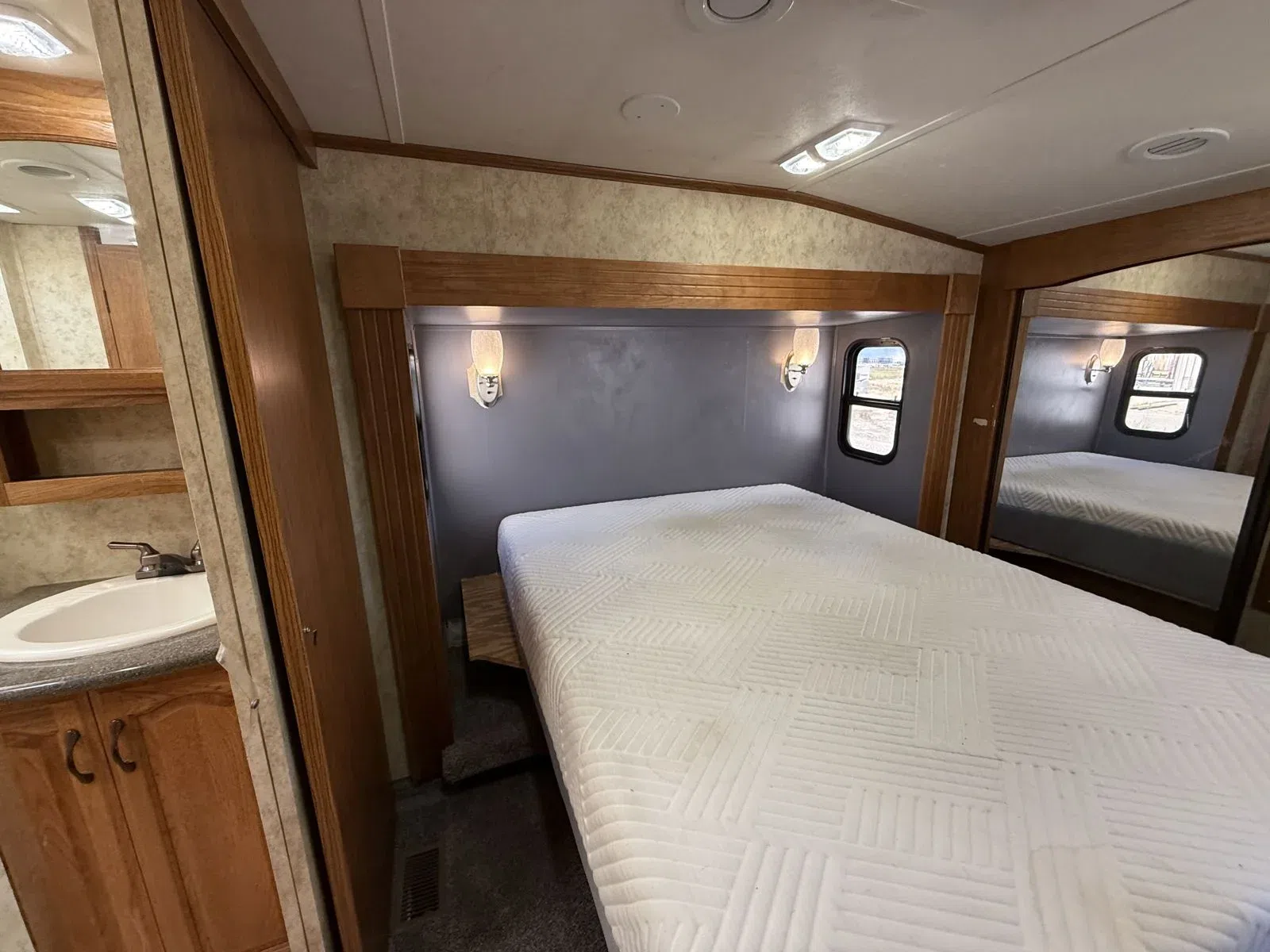 Main image 5