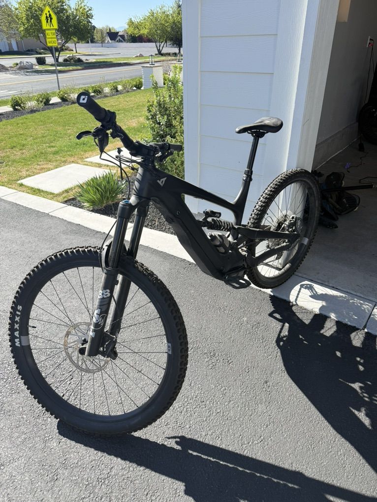 YT Decoy MX Core 3 E-bike Large Frame