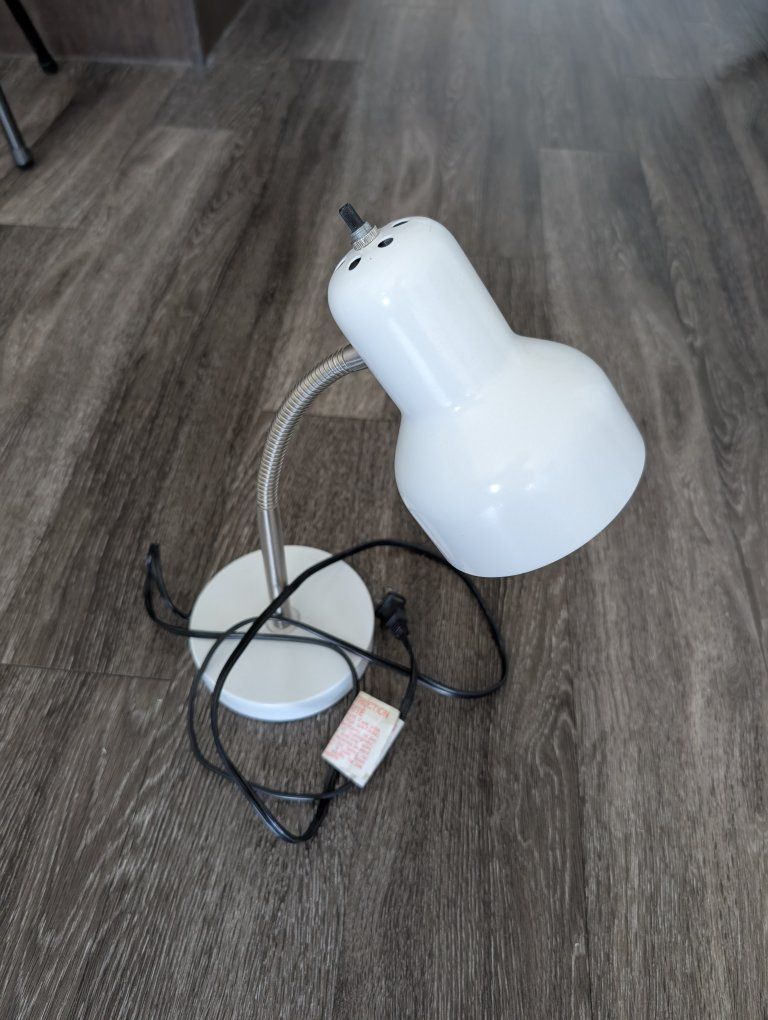 Desk lamp