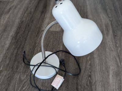 Desk lamp
