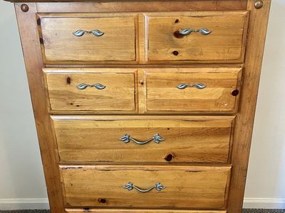 MUST GO TODAY! Solid oak wood dresser excellent condition