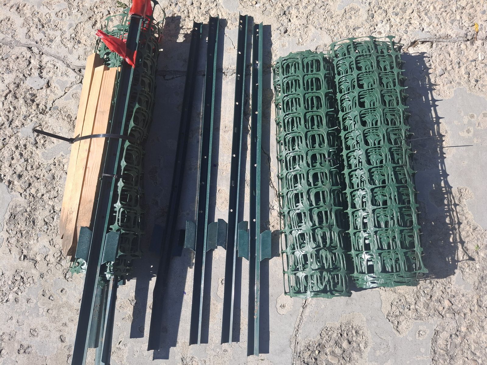 24" Fencing with H/D metal posts