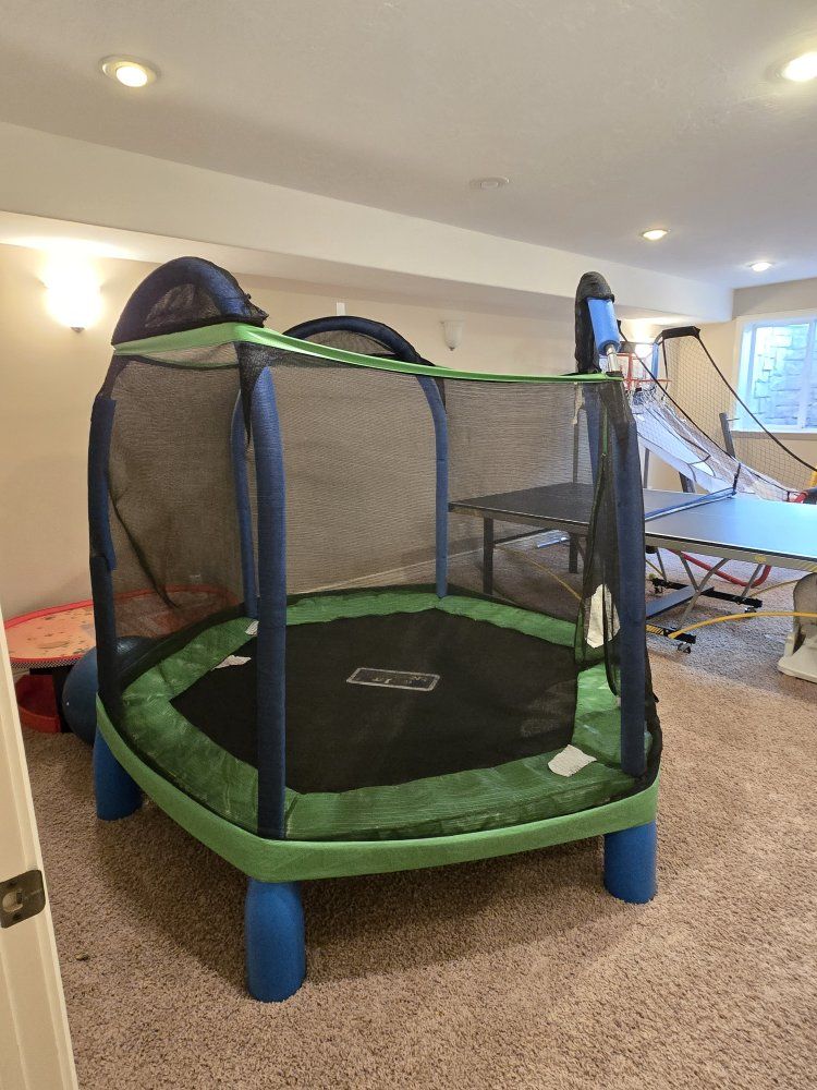 Little Tykes Trampoline, 7 foot